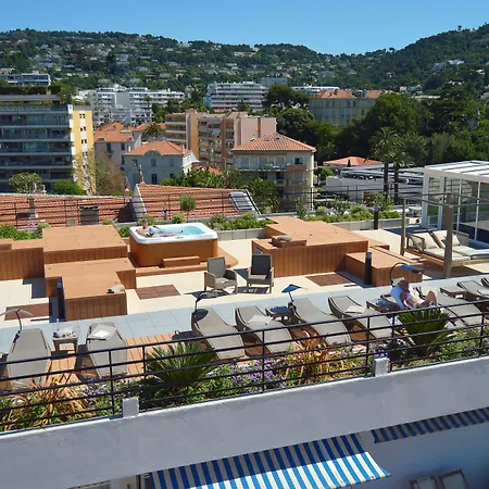 Best Western Premier Le Patio des Artistes Wellness Jacuzzi-2