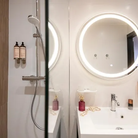 Best Western Premier Le Patio des Artistes Wellness Jacuzzi-2